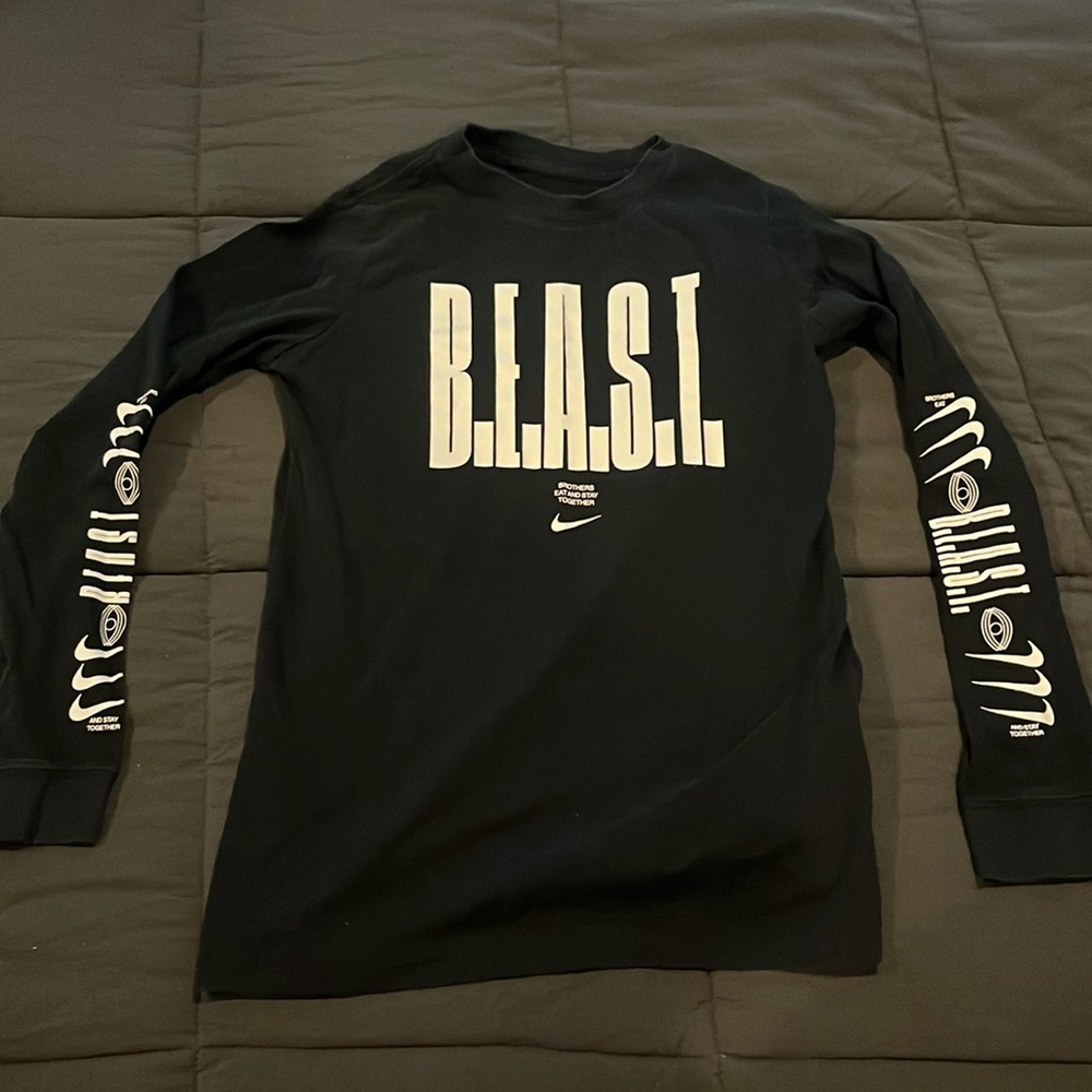 Nike Boys’ B.E.A.S.T. Long Sleeve Shirt Size YM in Black